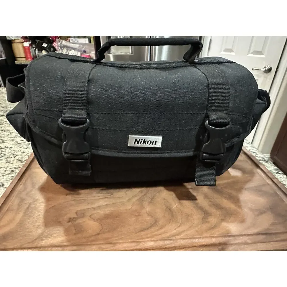 Nikon Digital SLR DSLR Black Padded Shoulder Strap Camera Case Bag With Dividers